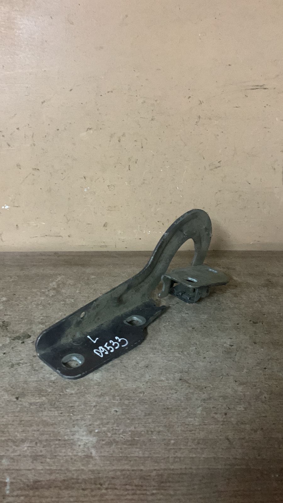 Renault Scenic 1996-1999 Петля капота левая Scenic 1999-2003;Scenic RX4 2000-2003;Scenic 1996-1999 (7700843529)