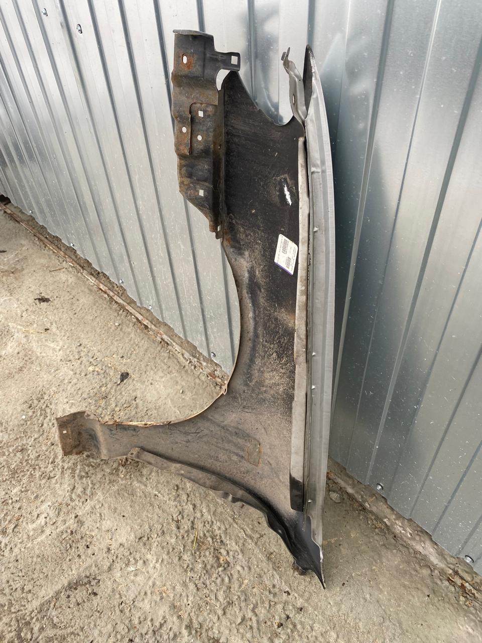Nissan Almera N16 Крыло переднее правое (NISSAN ALMERA N16 2000-2002 с отв. под повторитель)