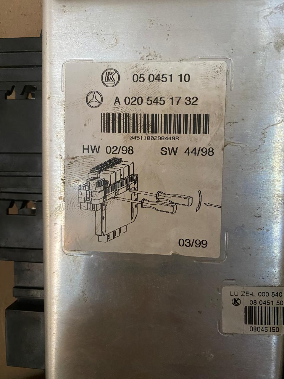 Mercedes Benz W220 1998-2005 Блок предохранителей W220 1998-2005 (0205451732 A0205451732)