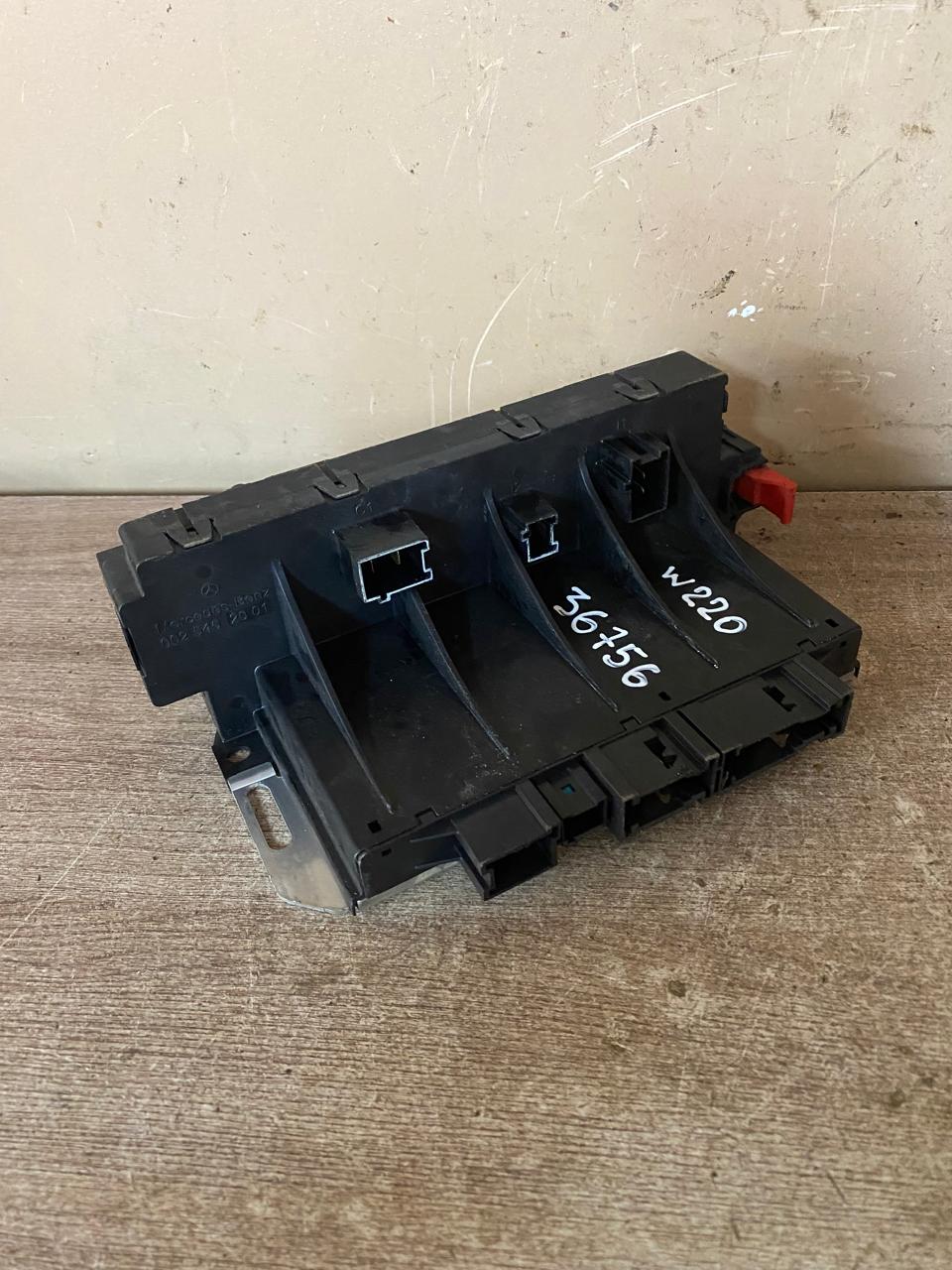 Mercedes Benz W220 1998-2005 Блок предохранителей W220 1998-2005 (0205451732 A0205451732)