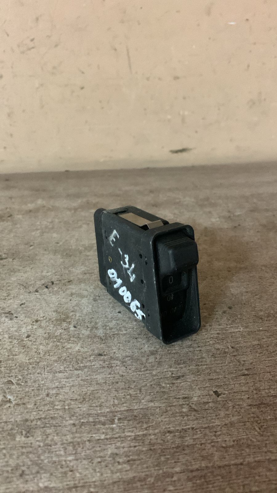 Кнопка противотуманки для BMW 5-серия E34 1988-1995 (5 контактов, ) 61311384007