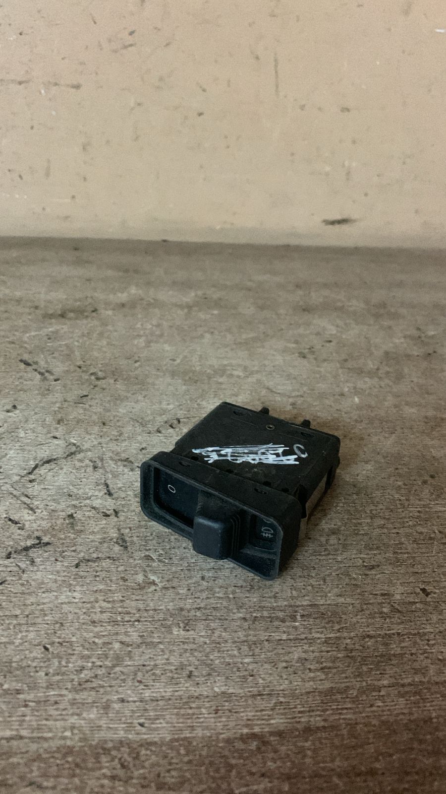 Кнопка противотуманки для BMW 5-серия E34 1988-1995 (5 контактов, ) 61311384007