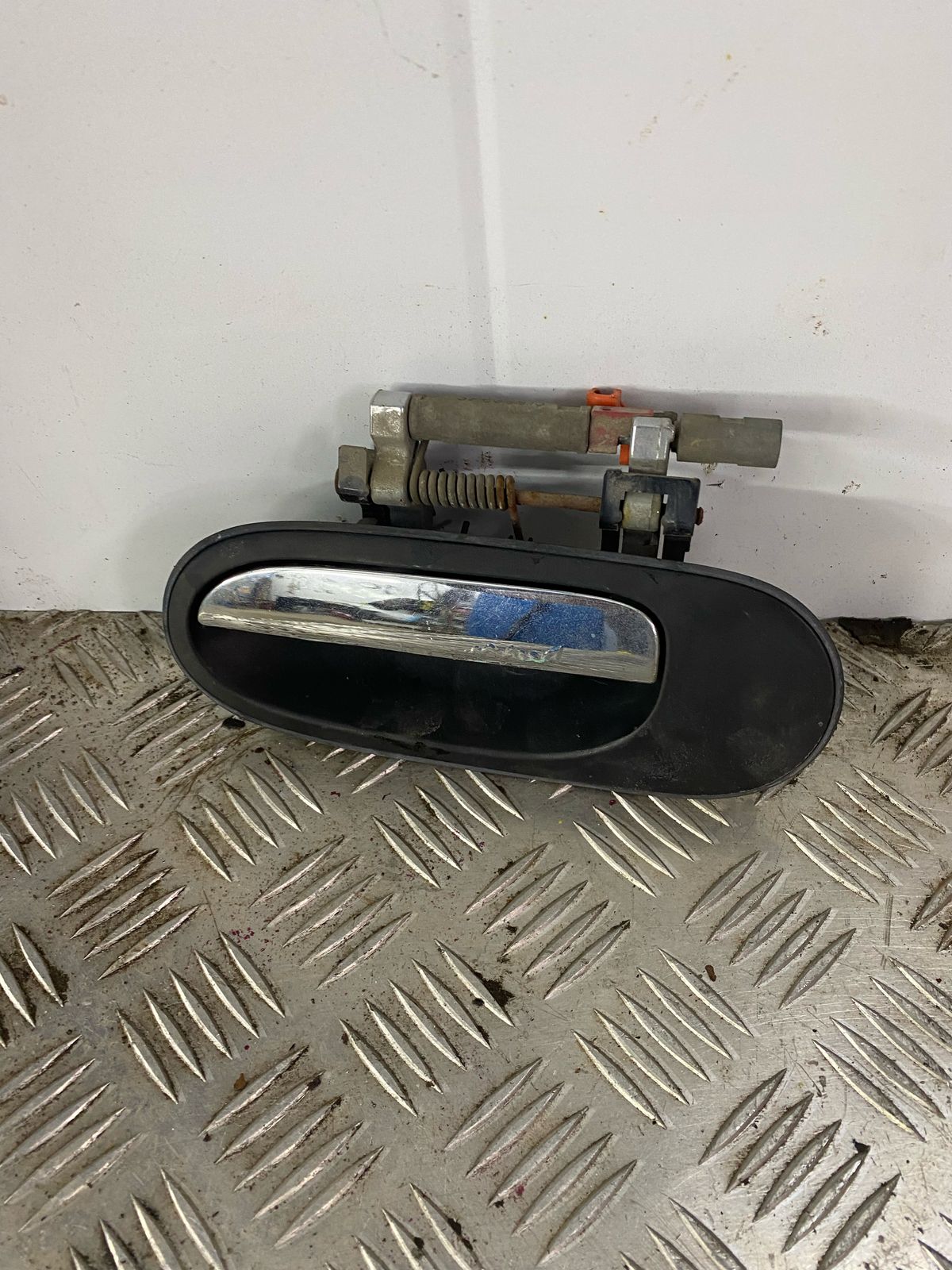 Nissan Almera N16 Ручка двери задней наружная левая Almera N16 2000-2006;Almera Tino 2000-2006 (80607BM470)