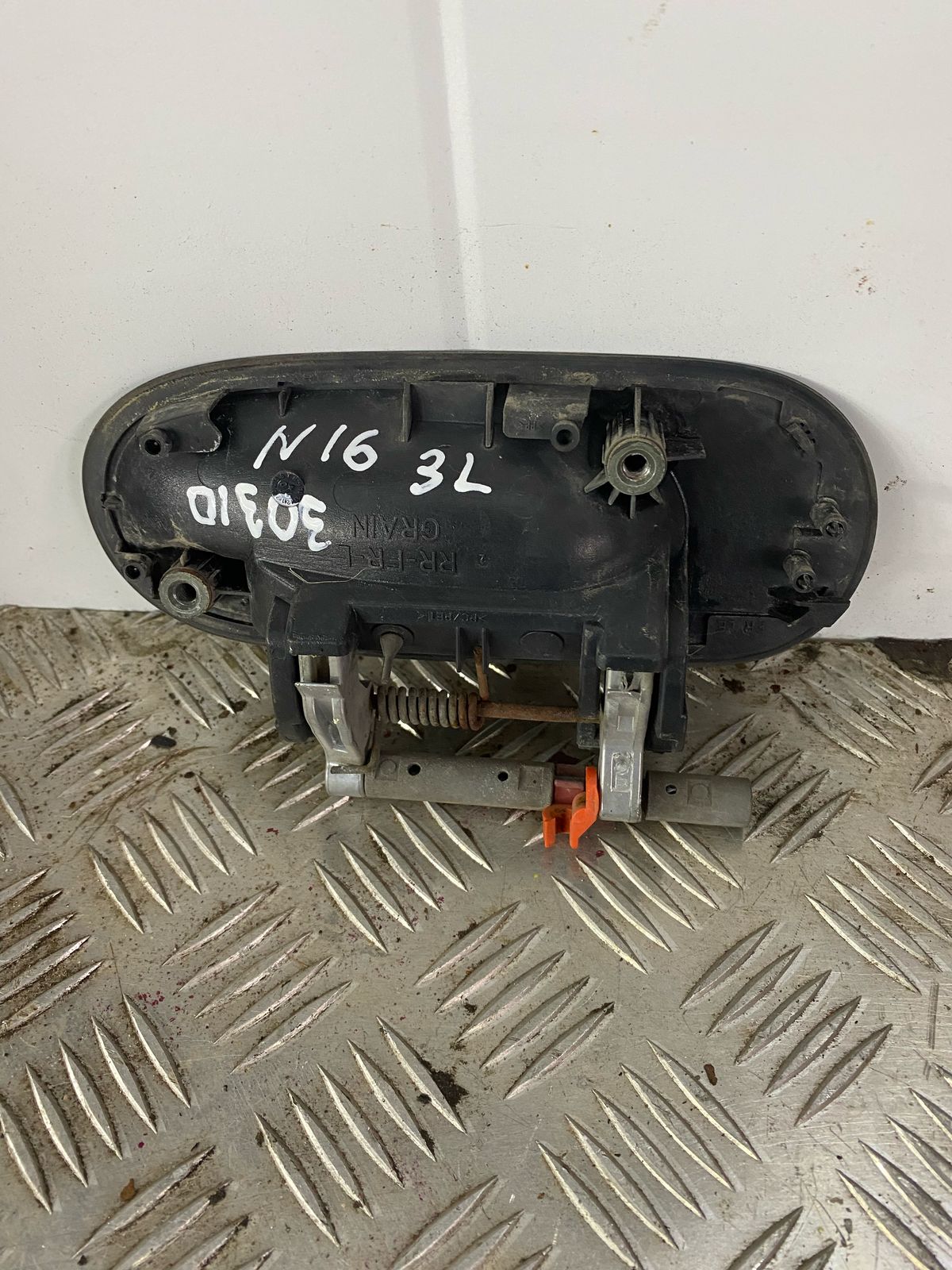 Nissan Almera N16 Ручка двери задней наружная левая Almera N16 2000-2006;Almera Tino 2000-2006 (80607BM470)