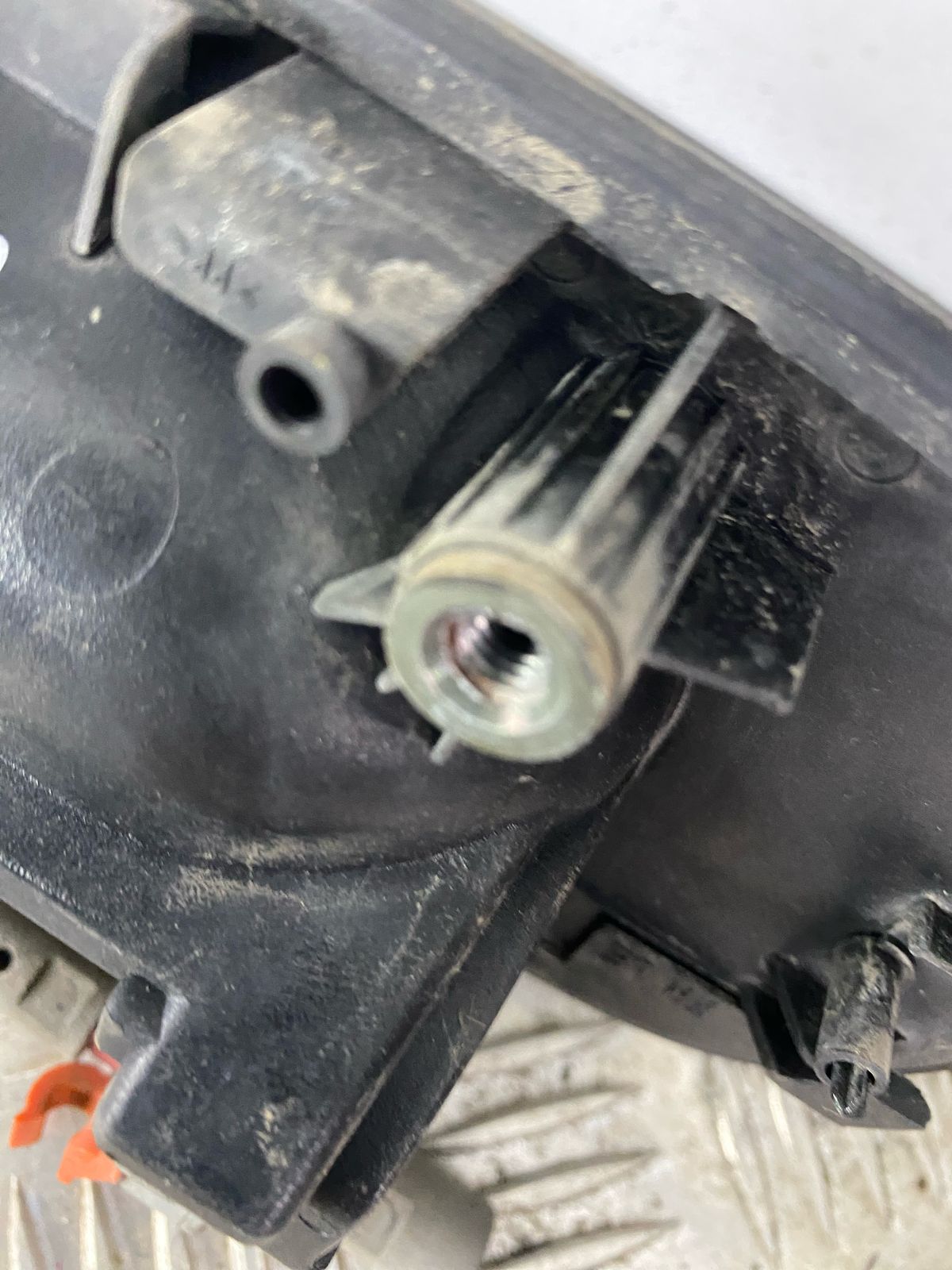 Nissan Almera N16 Ручка двери задней наружная левая Almera N16 2000-2006;Almera Tino 2000-2006 (80607BM470)
