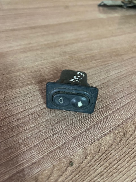 Кнопка стеклоподъемника для BMW 5-серия E34 1988-1995  1379076