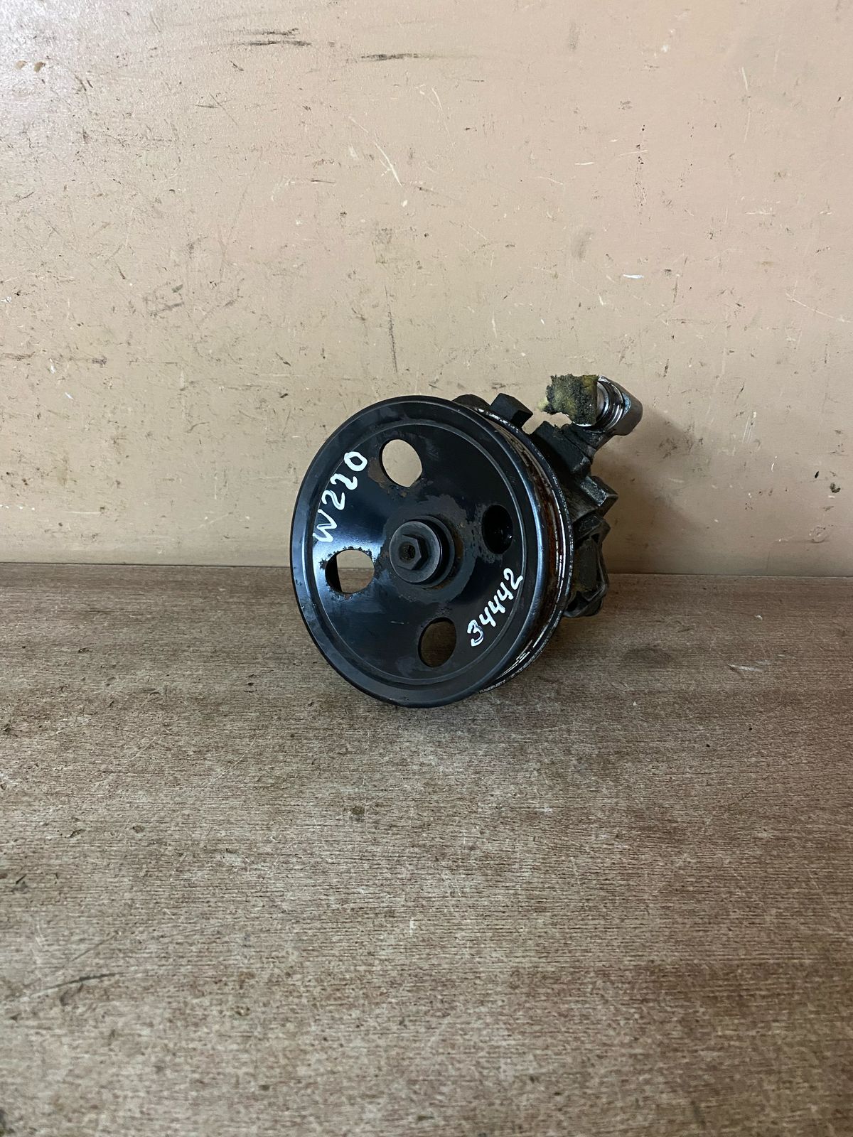 Mercedes Benz W220 1998-2005 Насос гидроусилителя W220 1998-2005 / W210 E-Klasse 1995-2000 (0024668601)