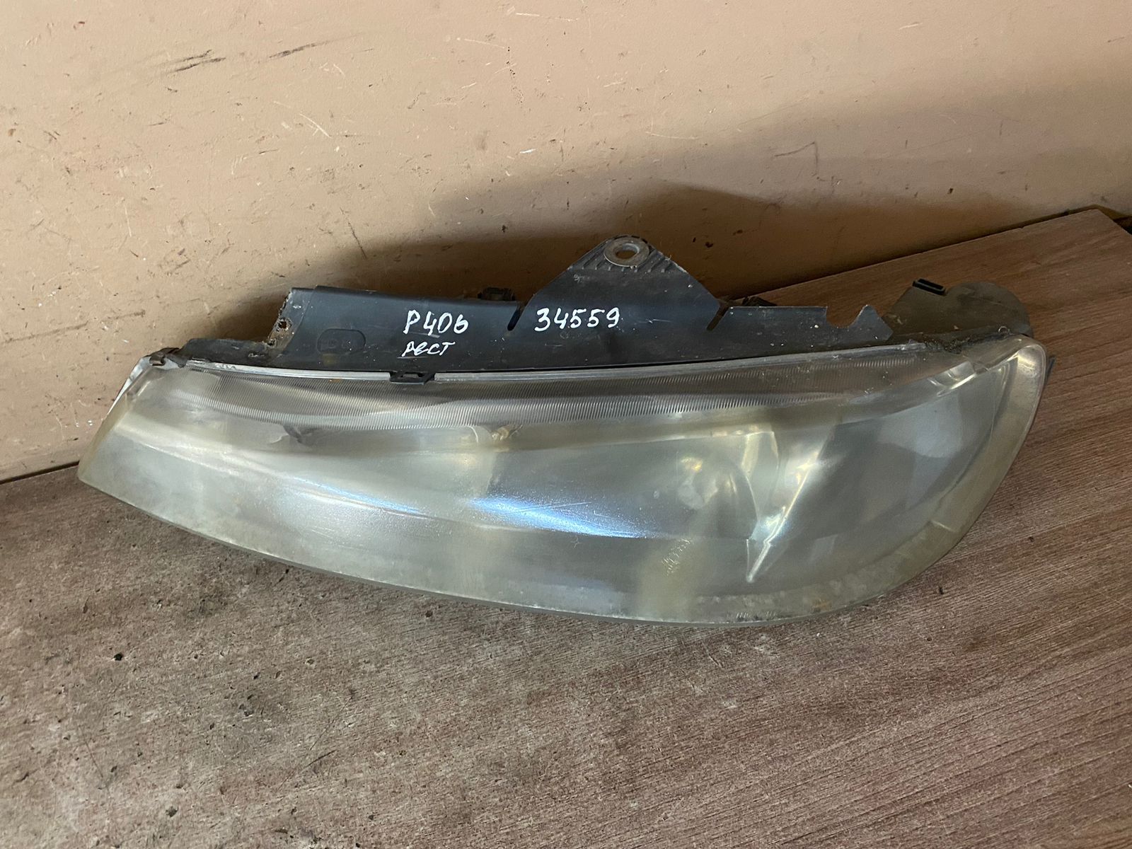 Peugeot 406 Фара левая PEUGEOT 406 рестайлинг 1999-2003 BOSCH 0301175001 под корректор  6204V2