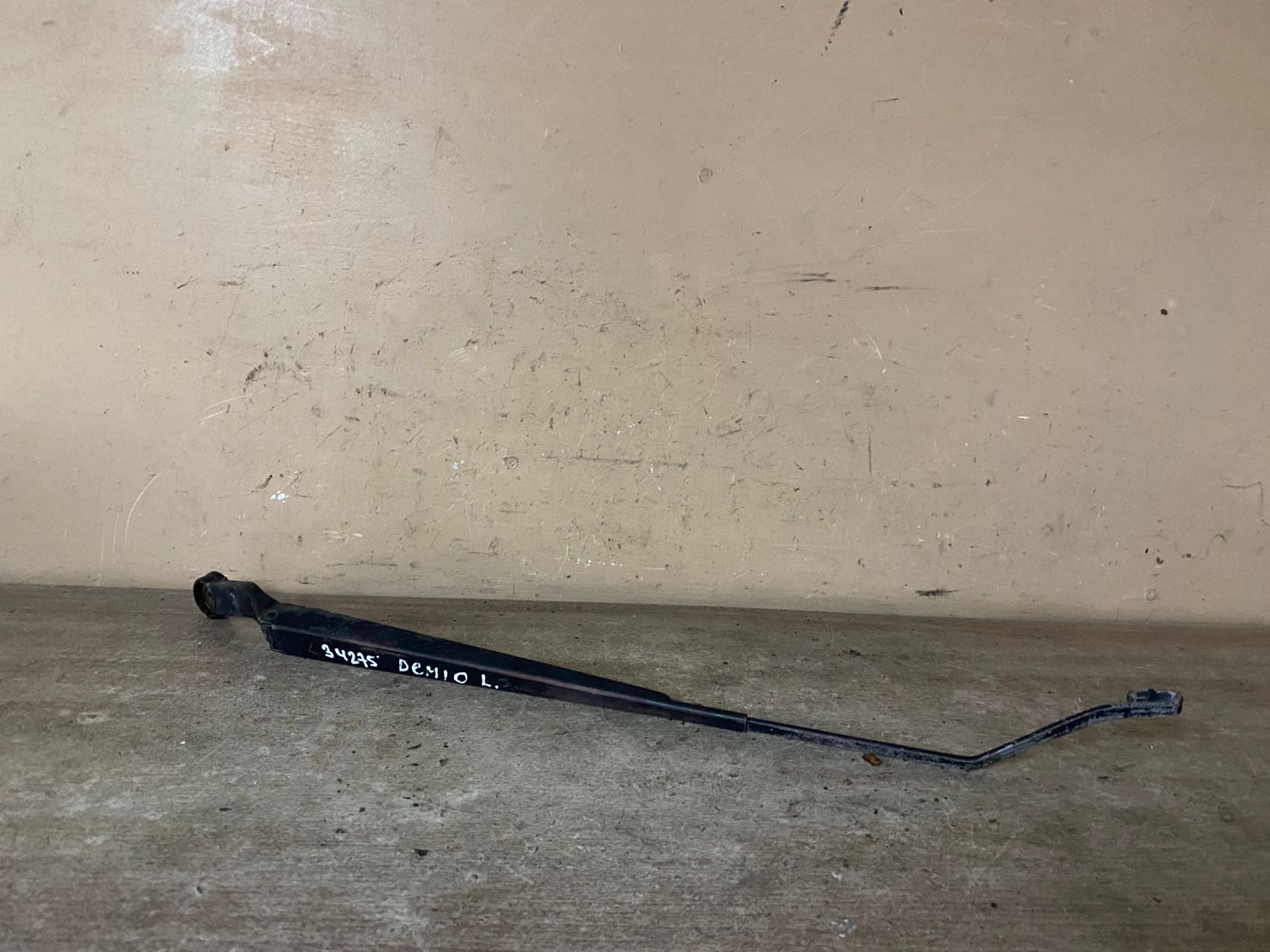 Поводок дворника левый Mazda Demio DW3W 1996-2007