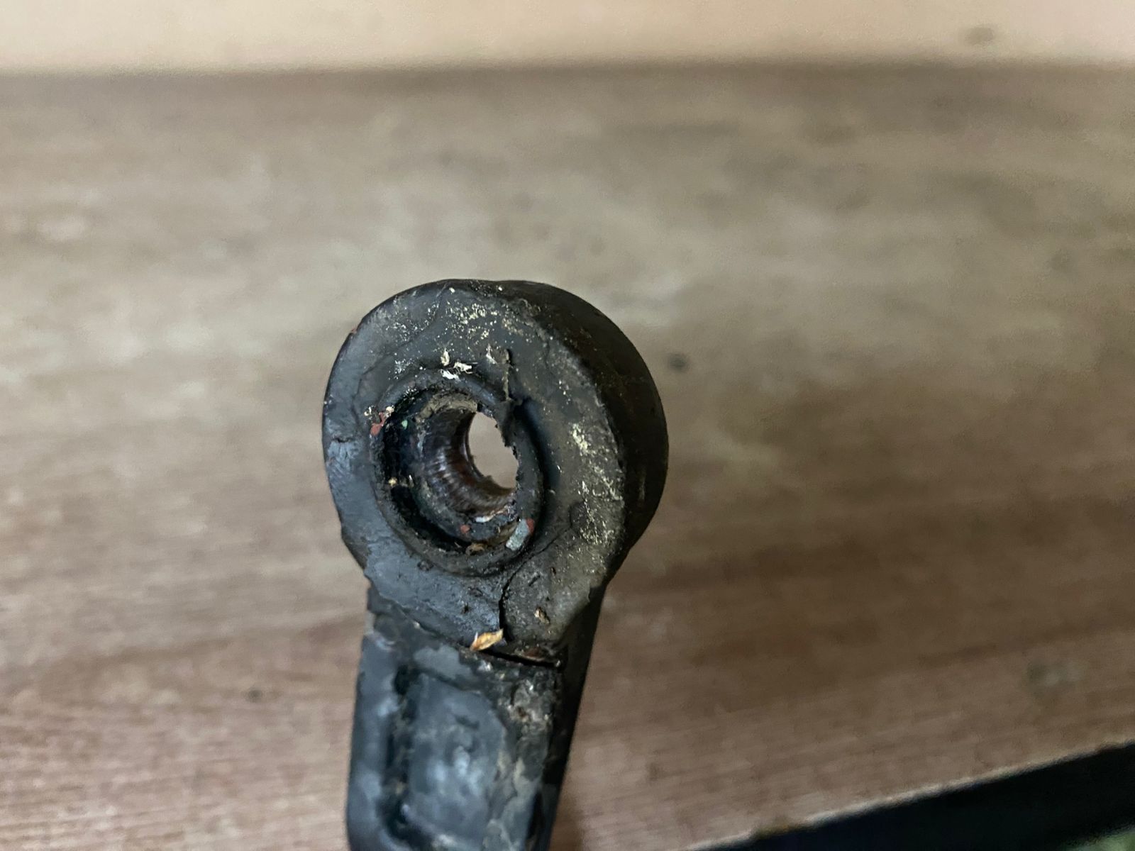 Поводок дворника левый Mazda Demio DW3W 1996-2007