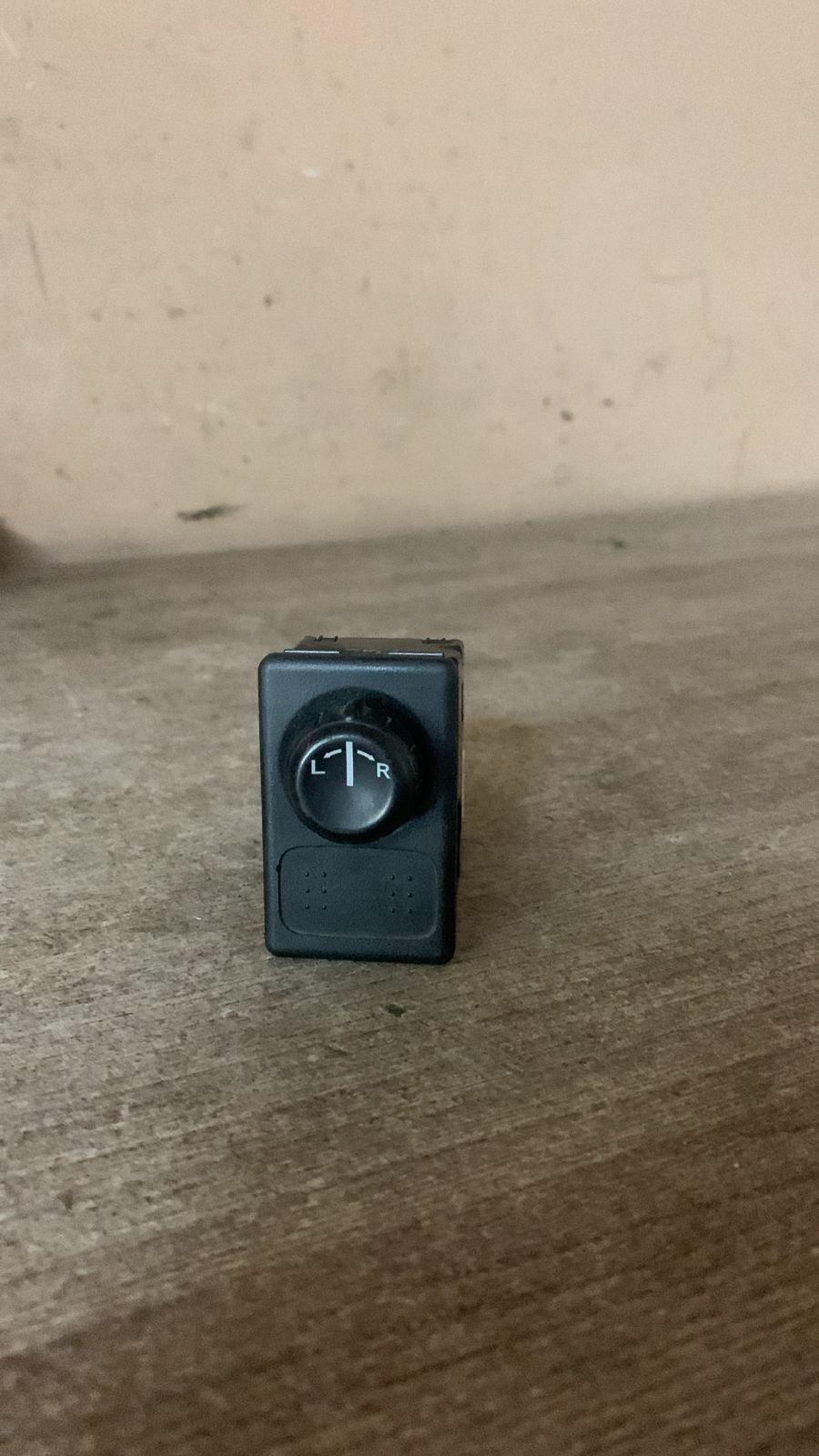 Nissan Almera N16 Переключатель регулировки зеркала для Nissan Almera N16 2000-2006  255704M405 25570BM400