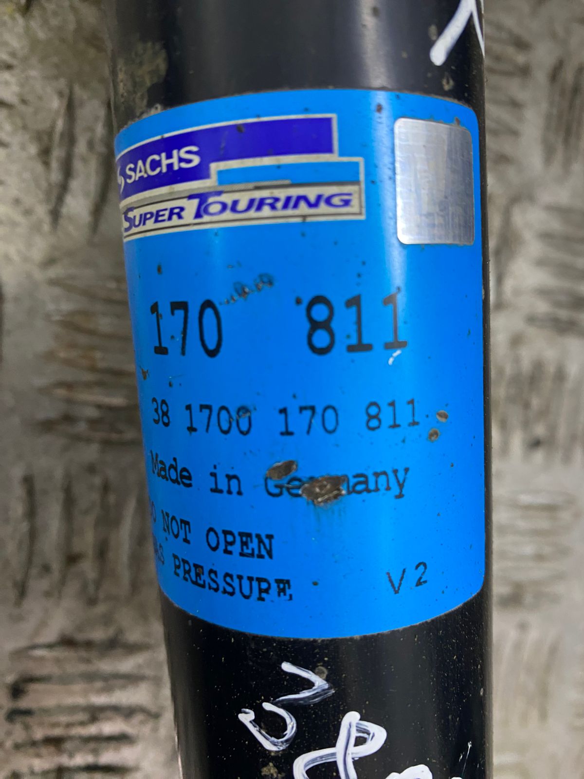 Volkswagen Passat B5 1996-2000 Амортизатор передний L=R Audi A4 B5/A6 C5/ Passat B5 SACHS 170811 (в сборе)  8D0413031AC