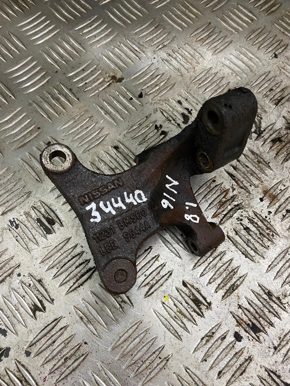 Nissan Almera N16 Кронштейн двигателя правый Almera N16 2000-2006;Primera P12E 2002-2007 (11231BM500)
