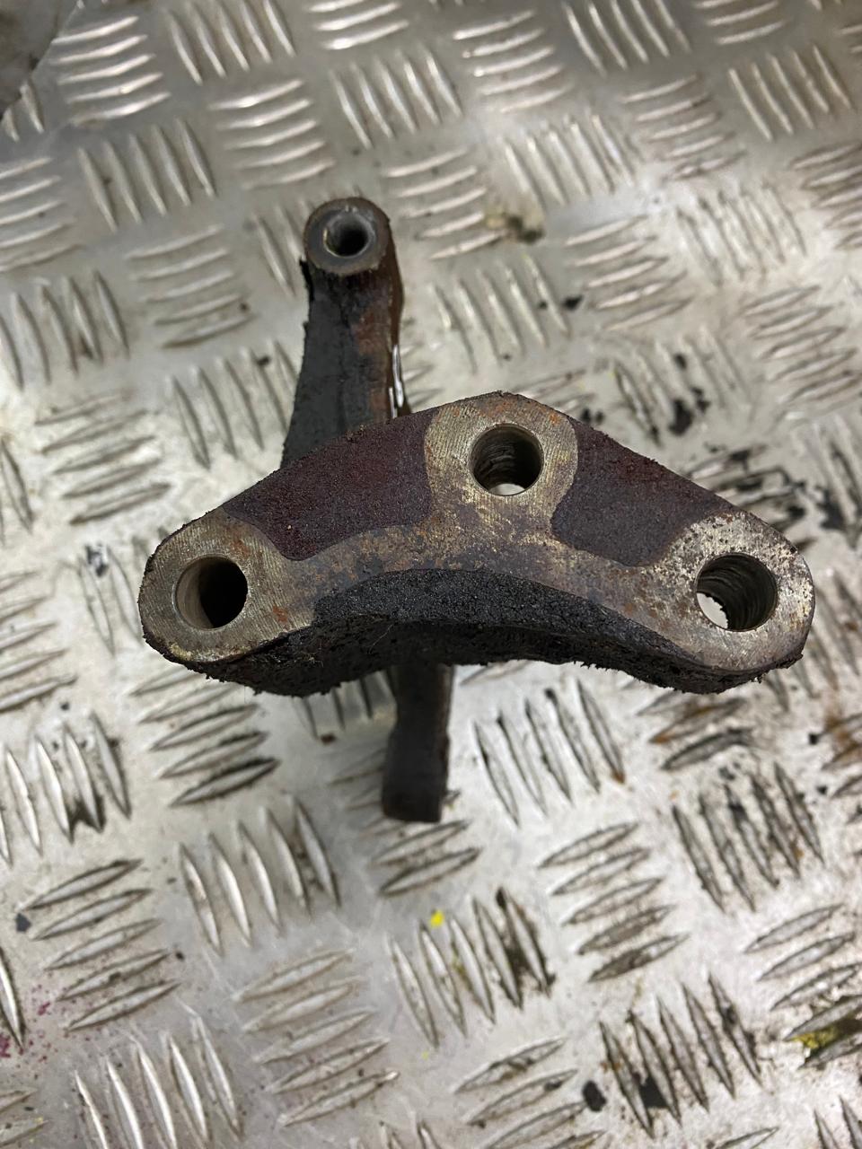 Nissan Almera N16 Кронштейн двигателя правый Almera N16 2000-2006;Primera P12E 2002-2007 (11231BM500)