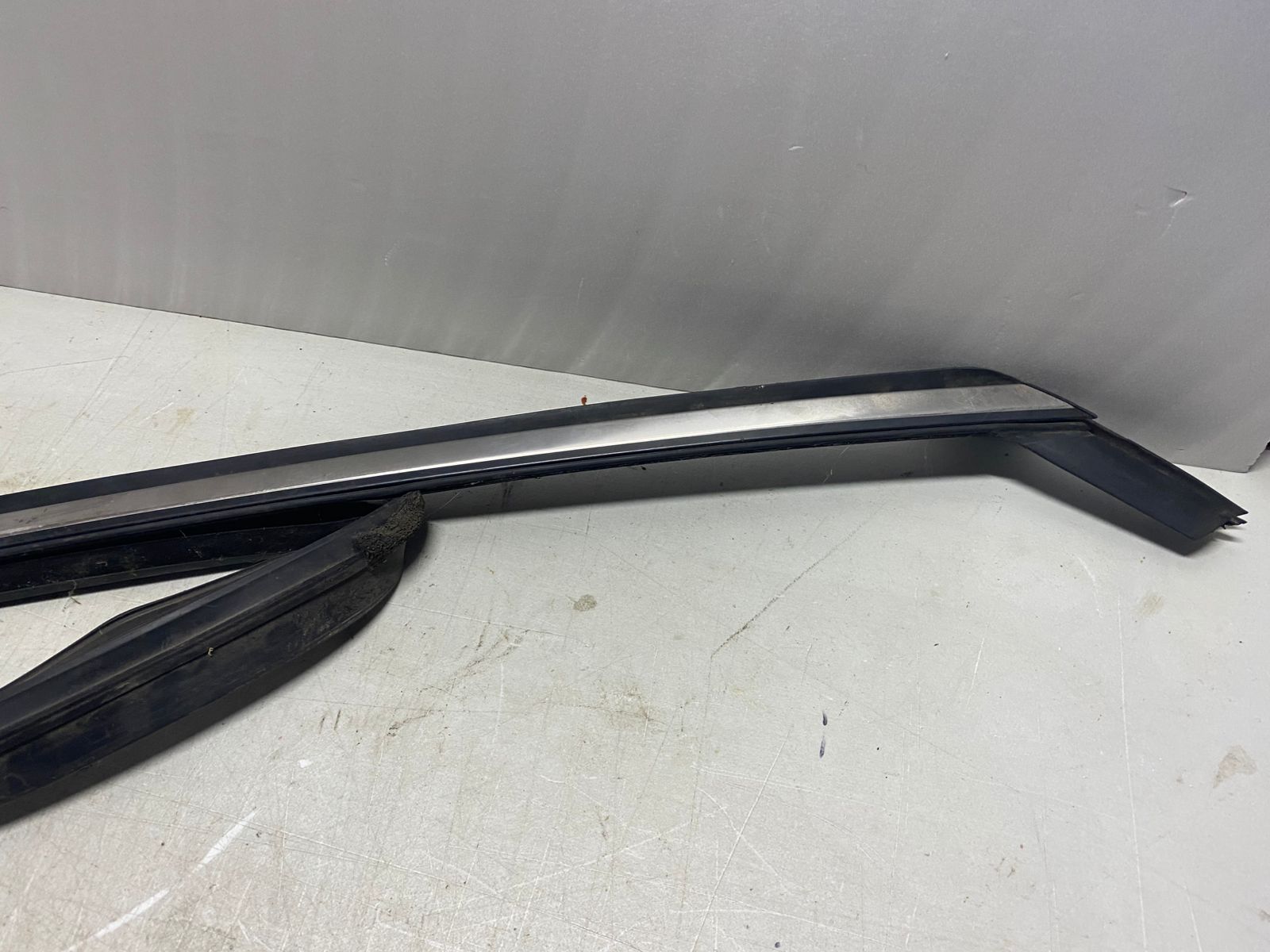 Ford Mondeo V Уплотнитель стекла двери передний правый (ХРОМ) Ford Mondeo 5 2015-2022 DS7Z5421596A ; 5286264