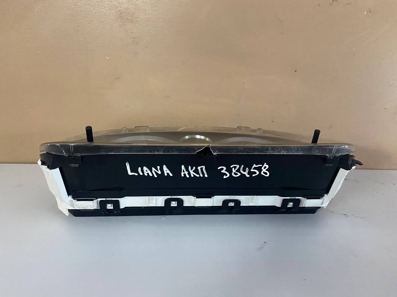 Suzuki Liana Панель приборов Suzuki Liana АКПП 2004-2007 ( дефекты крепления)  3410059JA0
