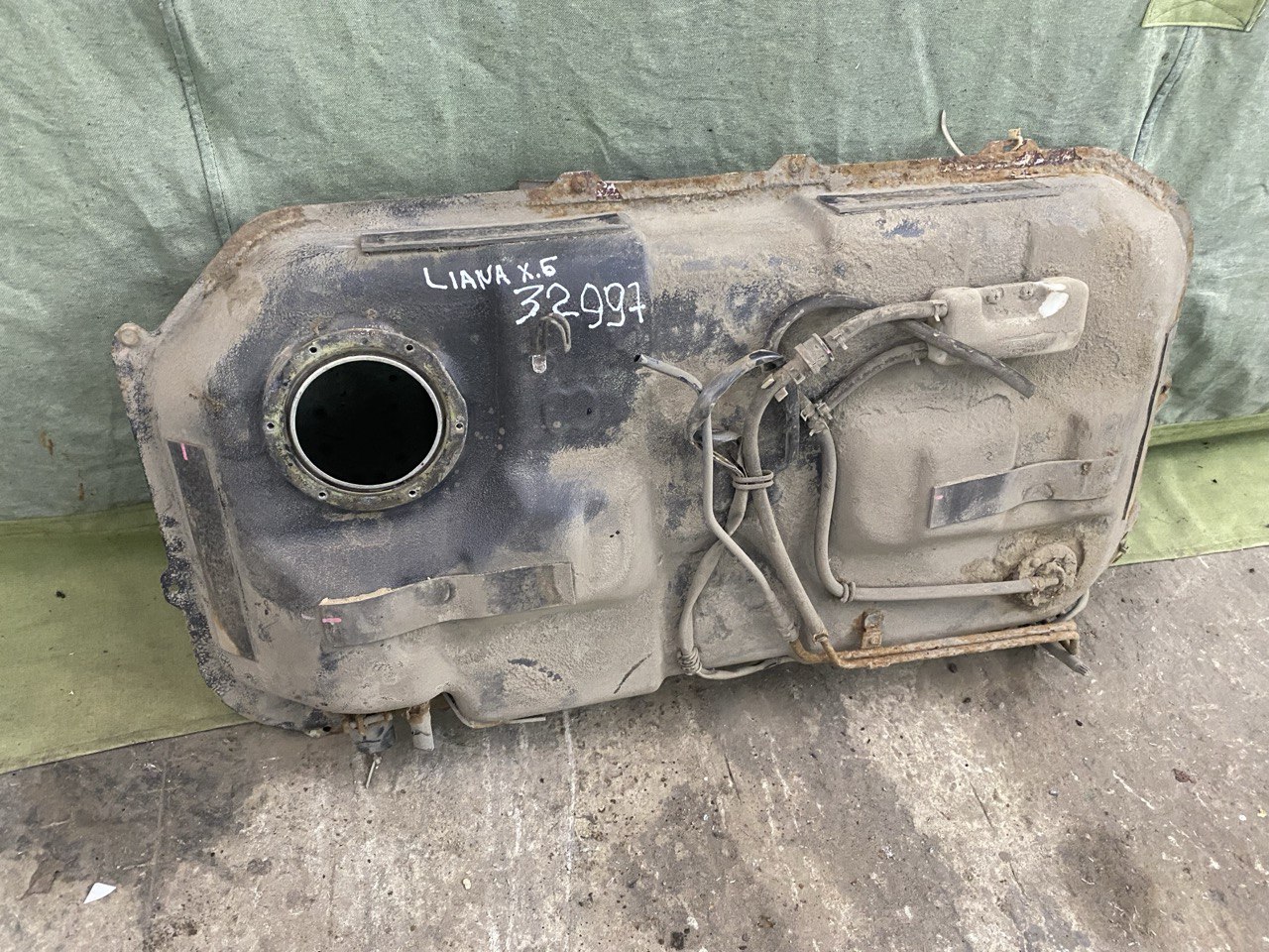 Suzuki Liana Бак топливный Suzuki Liana 2001-2007 8910154G01
