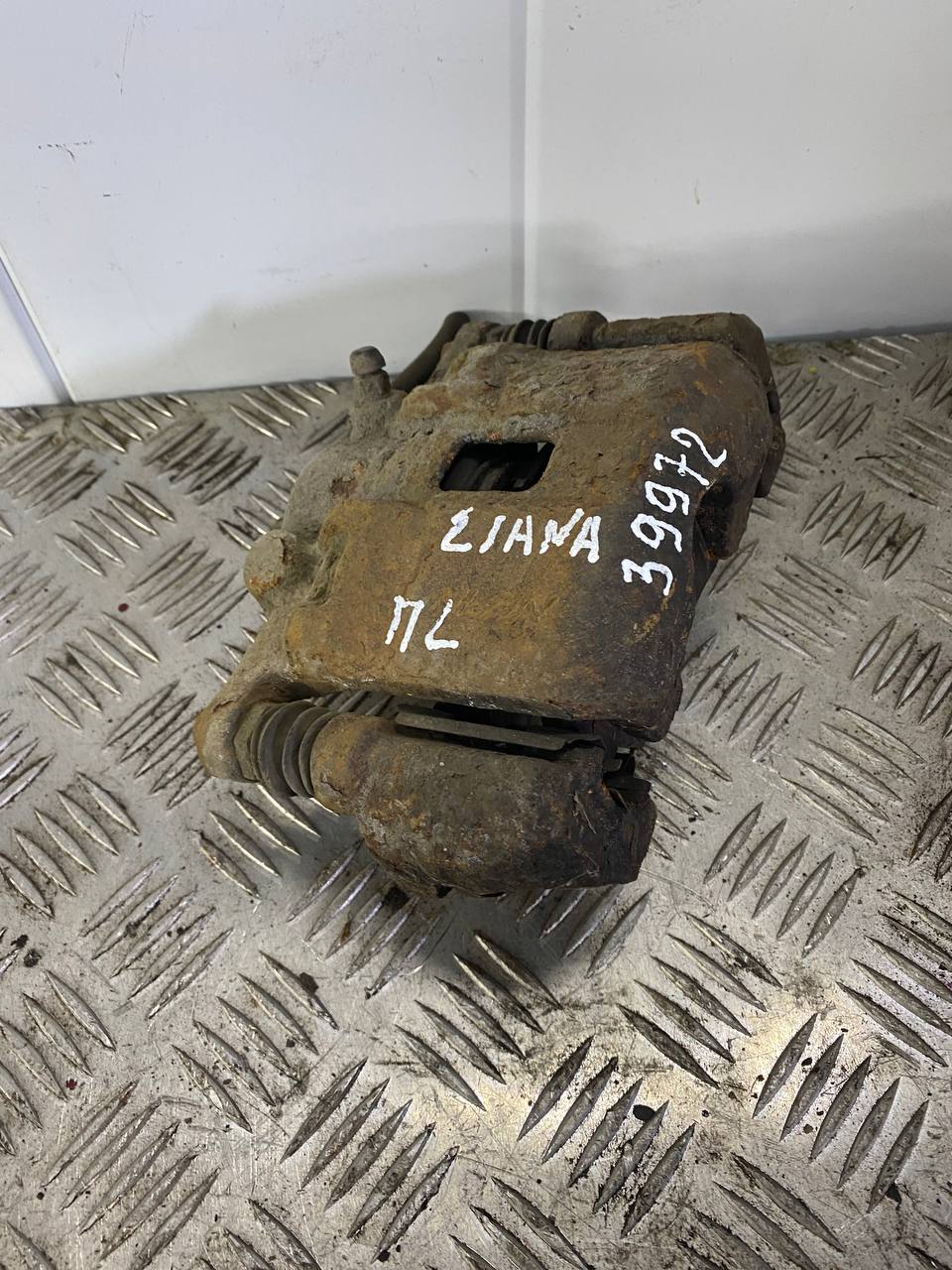 Suzuki Liana Суппорт передний левый Suzuki Liana 2001-2007 (в сборе)  5510254G50999