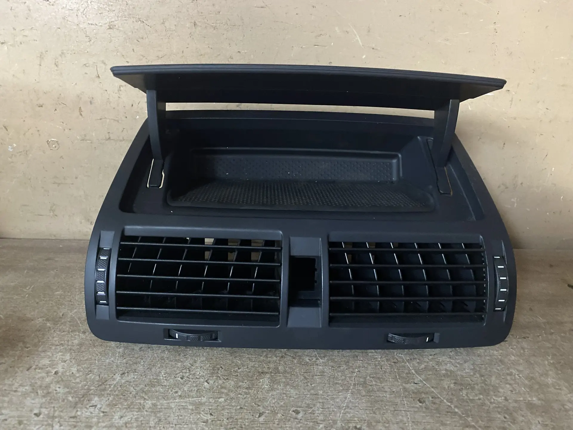Skoda Octavia (A5 1Z-) Дефлектор воздушный Skoda Octavia A5 1Z 2008-2013 1Z0820951B9B9