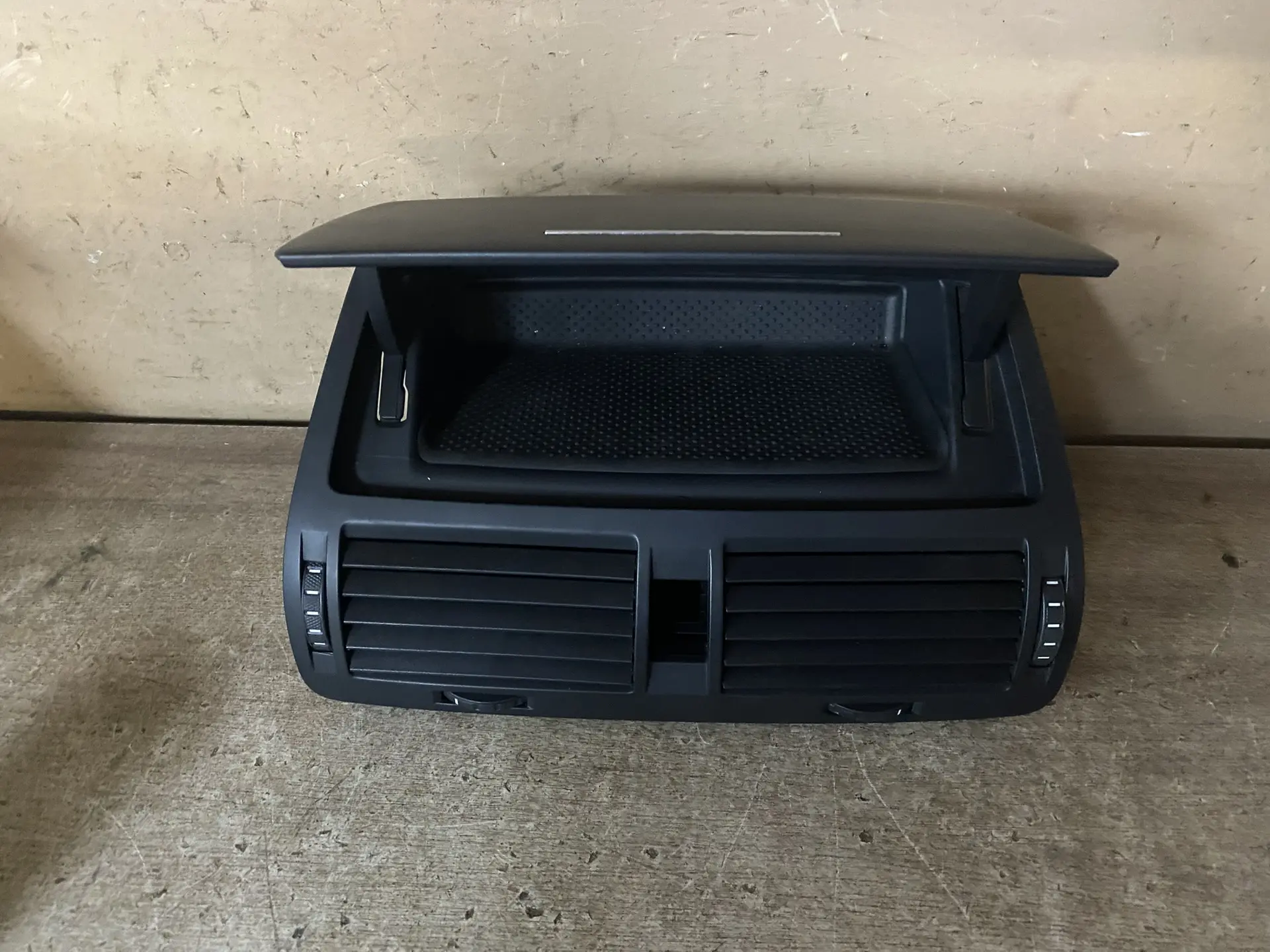 Skoda Octavia (A5 1Z-) Дефлектор воздушный Skoda Octavia A5 1Z 2008-2013 1Z0820951B9B9