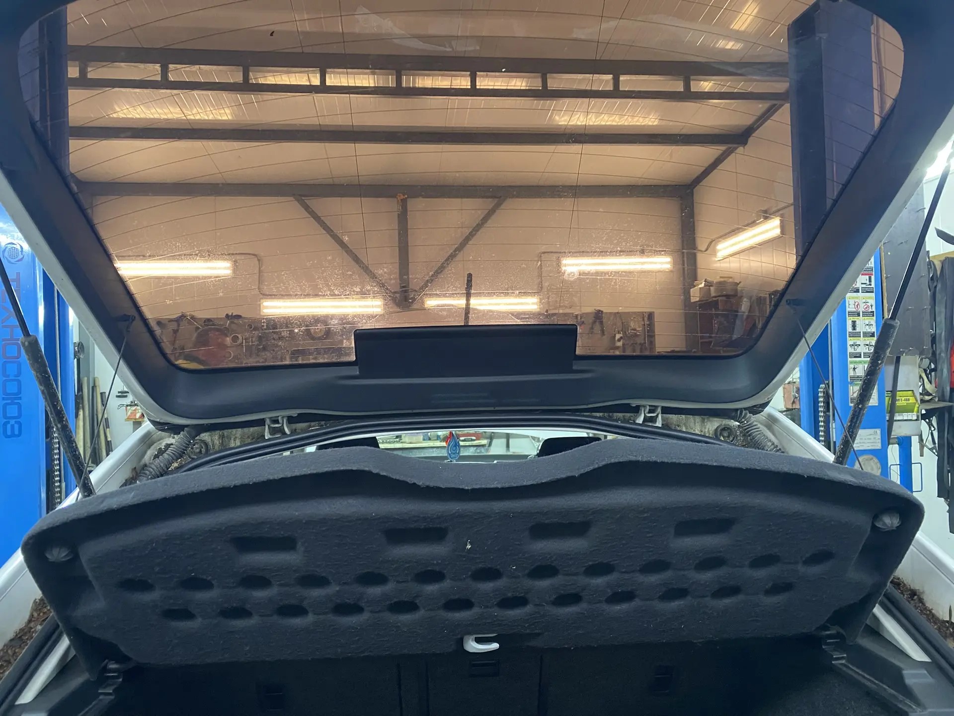 Skoda Octavia (A5 1Z-) Полка багажника Skoda Octavia A5 хэтчбек 2004-2013 1Z5867769G; 1Z5867769 1Z5867769G1AP