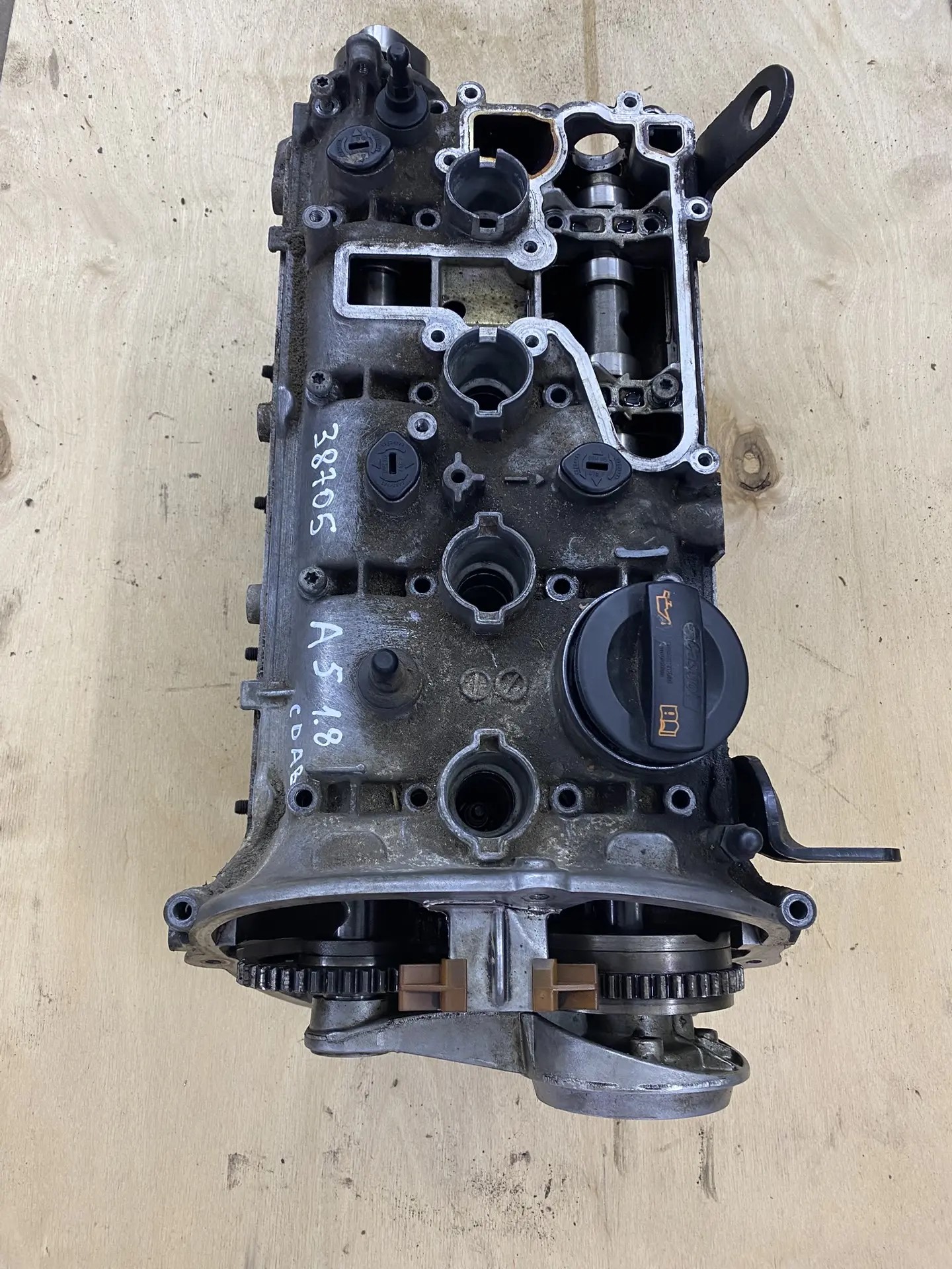 Skoda Octavia (A5 1Z-) Головка блока Skoda Octavia A5; B6; B7 1.8 CDAB, мотор разобран по причине прогоревшего клапана, заменен! Прокладка и маслослъемные колпачки в подарок. 06H103064K