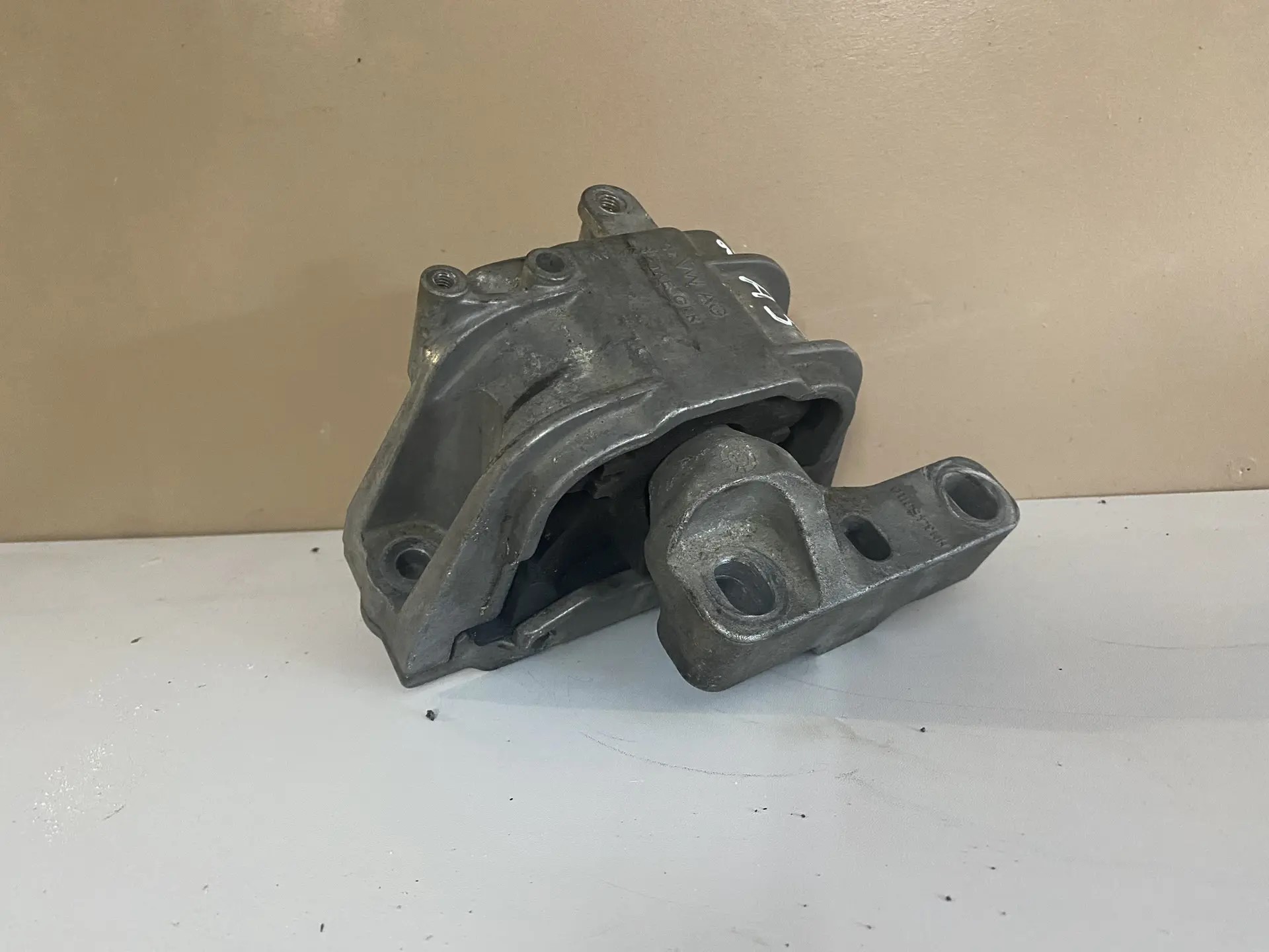 Skoda Octavia (A5 1Z-) Опора двигателя правая Skoda Octavia A5; Gof 5; B6; B7; A3; Yeti (оригинал) 1K0199262M  1K0199262AM