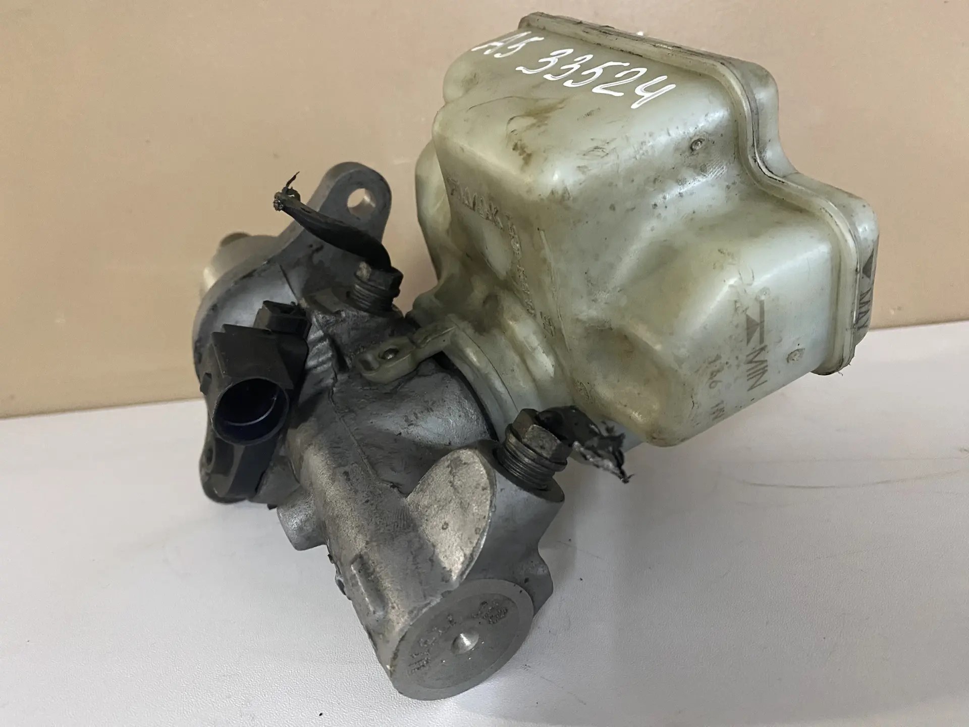 Skoda Octavia (A5 1Z-) Цилиндр тормозной главный Skoda Octavia A5; Caddy 3; (под датчик)  1K1614019K