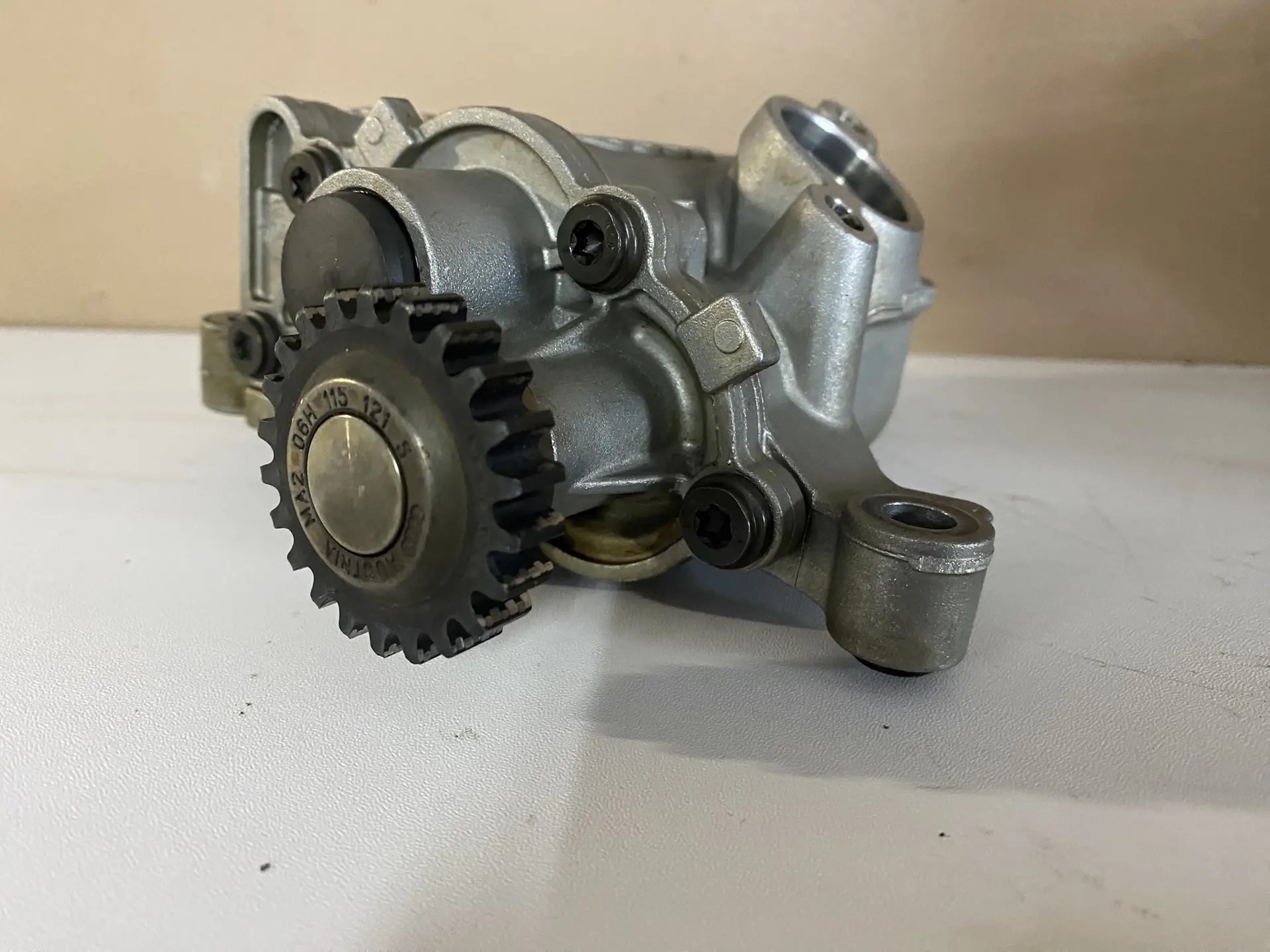 Skoda Octavia (A5 1Z-) Насос масляный Skoda Octavia A5; Yeti; A4;Q5 06H115105AF; 06H115105BF; 06H115105AP; 06H115105AM 06H115105AF