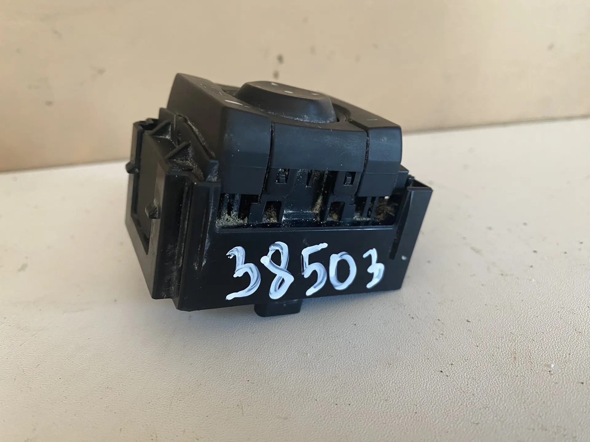 Переключатель регулировки зеркал Toyota Rav 4 XA50 2019- 848720R150  8487242020