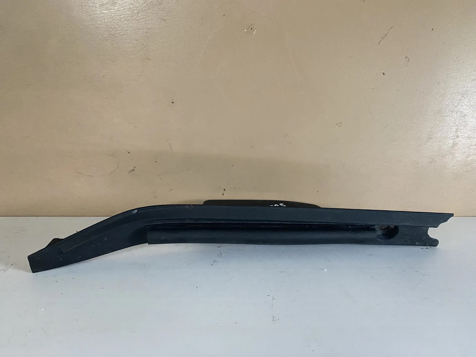 Toyota RAV-4 2019- Уплотнитель капота левый Toyota Rav 4 2019-  5338942060