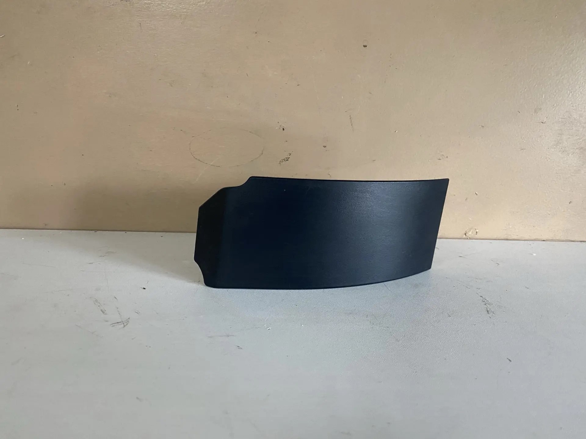 Накладка правого фонаря Toyota Rav 4 XA50 2019- 8149742010