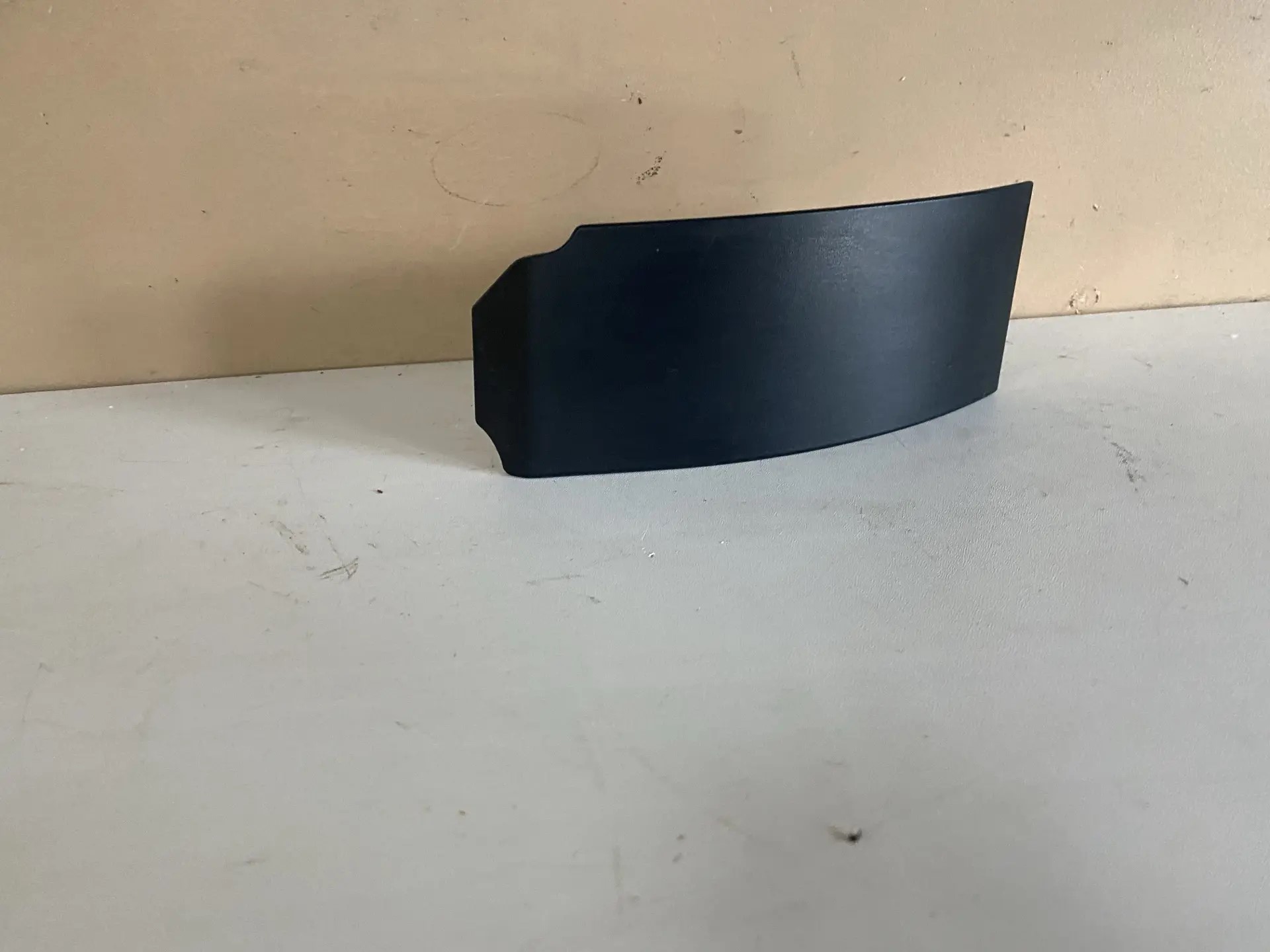Накладка правого фонаря Toyota Rav 4 XA50 2019- 8149742010