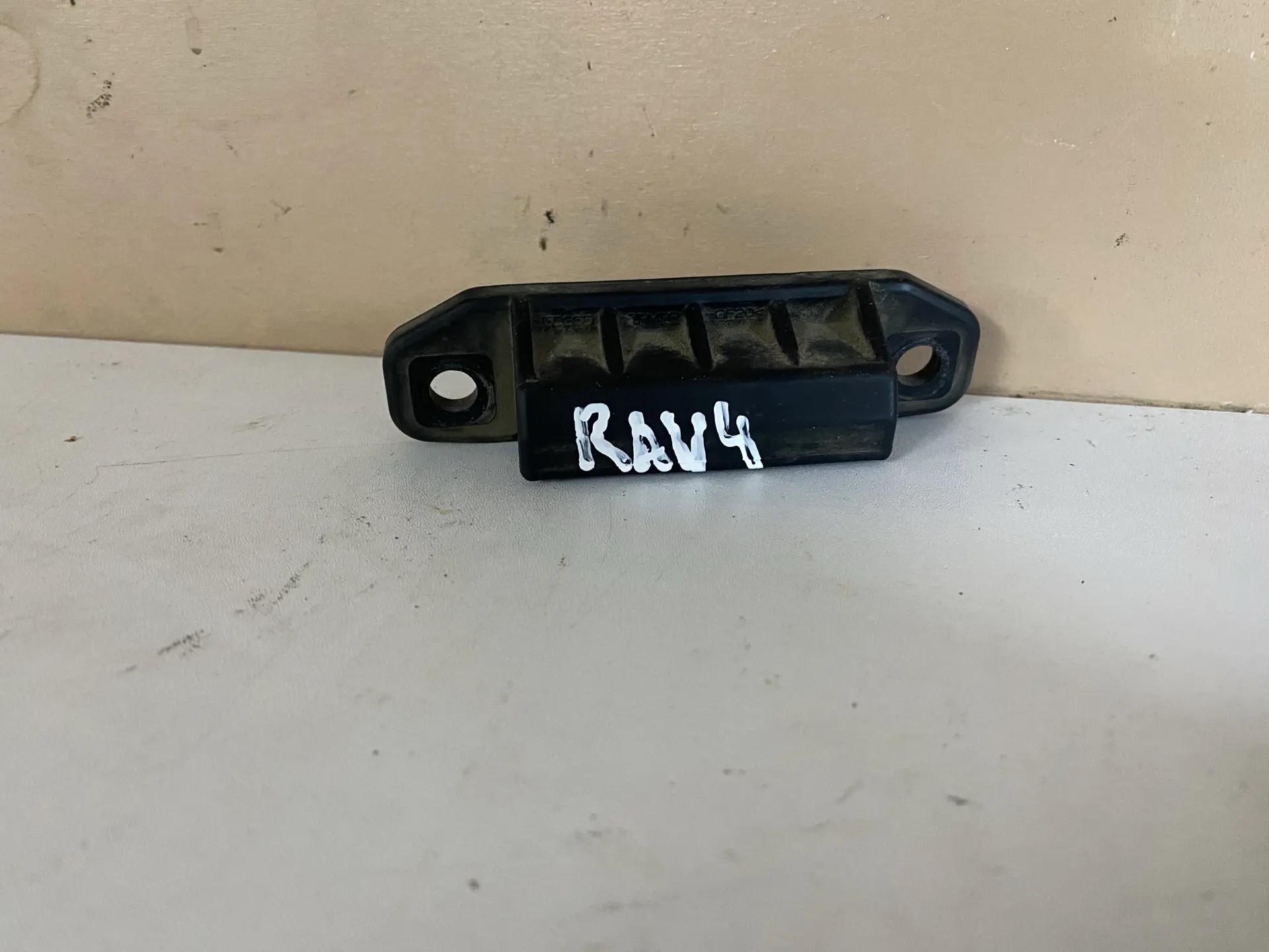 Кнопка крышки багажника Toyota Rav 4 XA50 2019- 8484047040