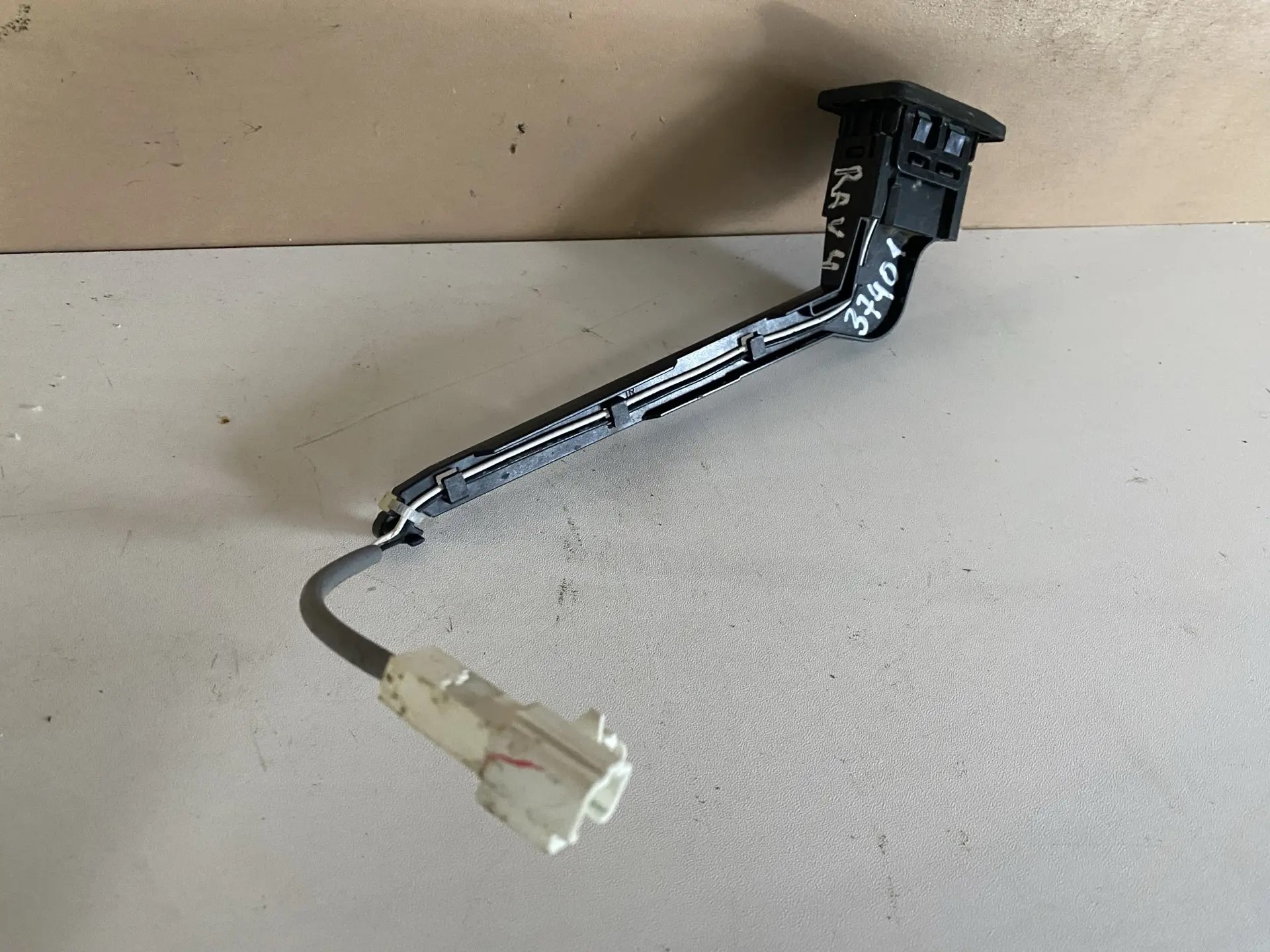 Toyota RAV-4 2019- Кнопка открывания багажника Toyota Rav 4 XA50 8496642020