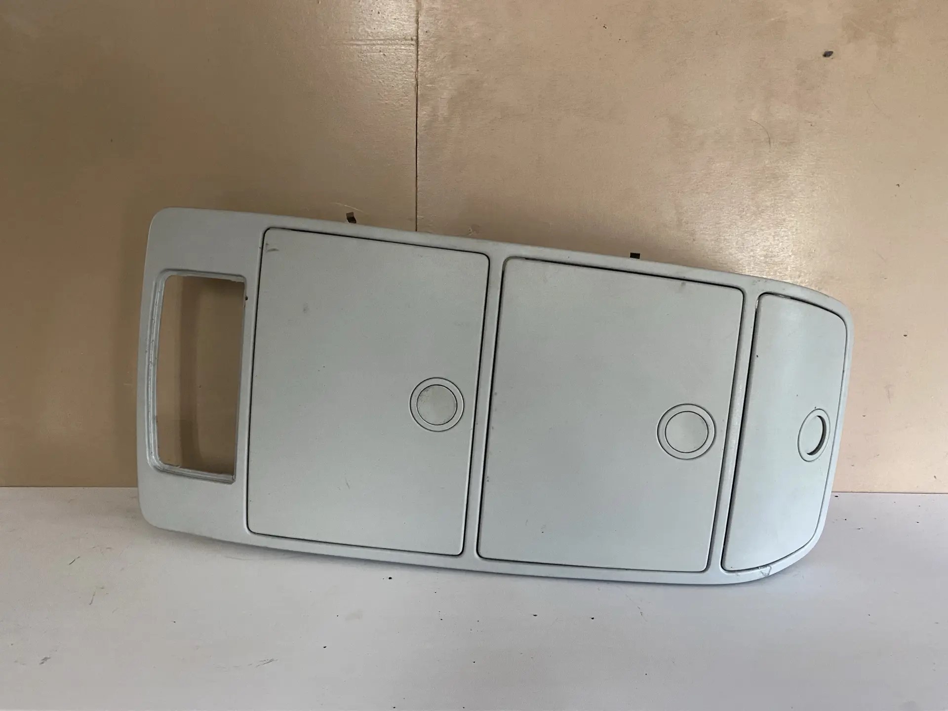 Volkswagen Touran 2003-2010 Бардачок потолочный (очечник) VW Touran 2003-2010  1T0868837CY20