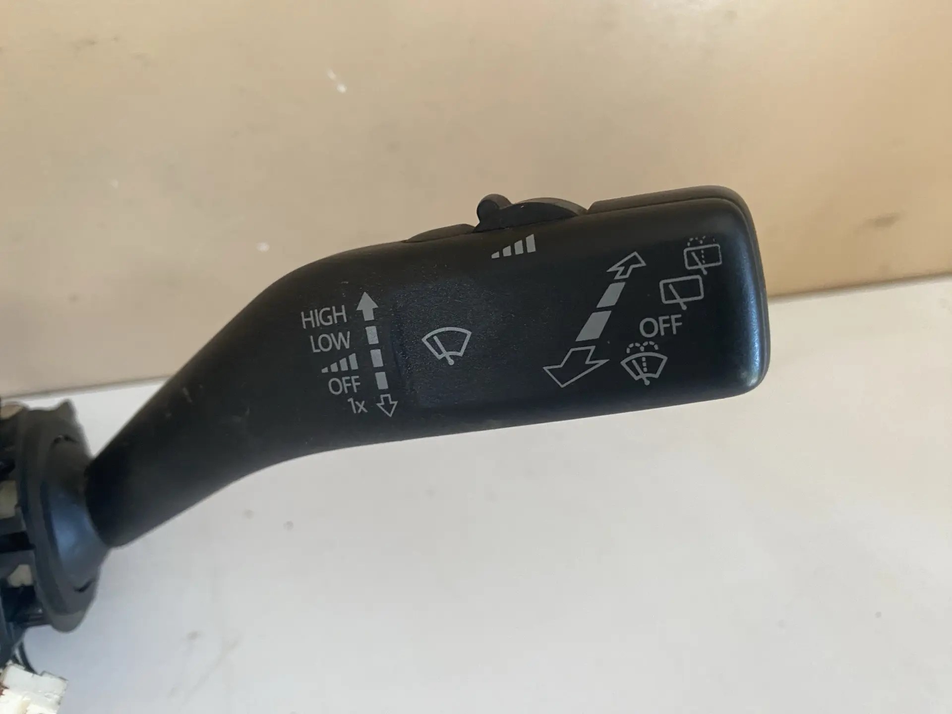 Volkswagen TIGUAN () Переключатель подрулевой Skoda Octavia A5 2005-2013; Tiguan 2011-2016 5K0953521AT 5K0953521AT9B9