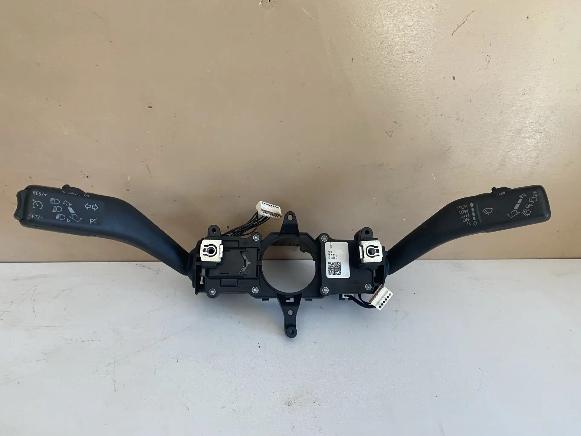Volkswagen TIGUAN () Переключатель подрулевой Skoda Octavia A5 2005-2013; Tiguan 2011-2016 5K0953521AT 5K0953521AT9B9