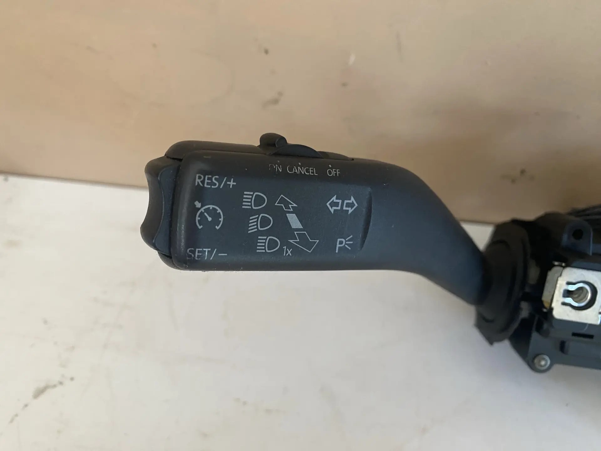 Volkswagen TIGUAN () Переключатель подрулевой Skoda Octavia A5 2005-2013; Tiguan 2011-2016 5K0953521AT 5K0953521AT9B9
