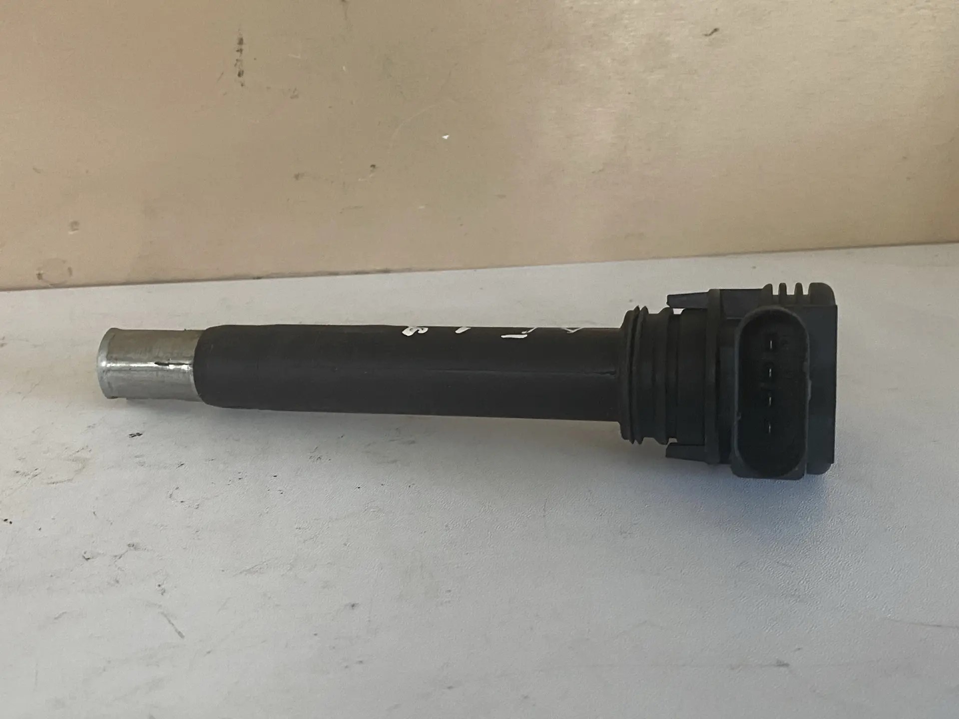 Audi A4 [B7] Катушка зажигания Tiguan 2007-2011;A6 [C6,4F] 2004-2011;A3 [8PA] Golf Plus 2005-2014;Passat [B6] 2005-2010;Golf V 2003-2009;Touran 2003-2010;A3 [8P1] 2003-2013;A4 [B7] 2005-2007 (06H905115A)  (BOSCH 0221604115) (07K905715D) 06H905115B