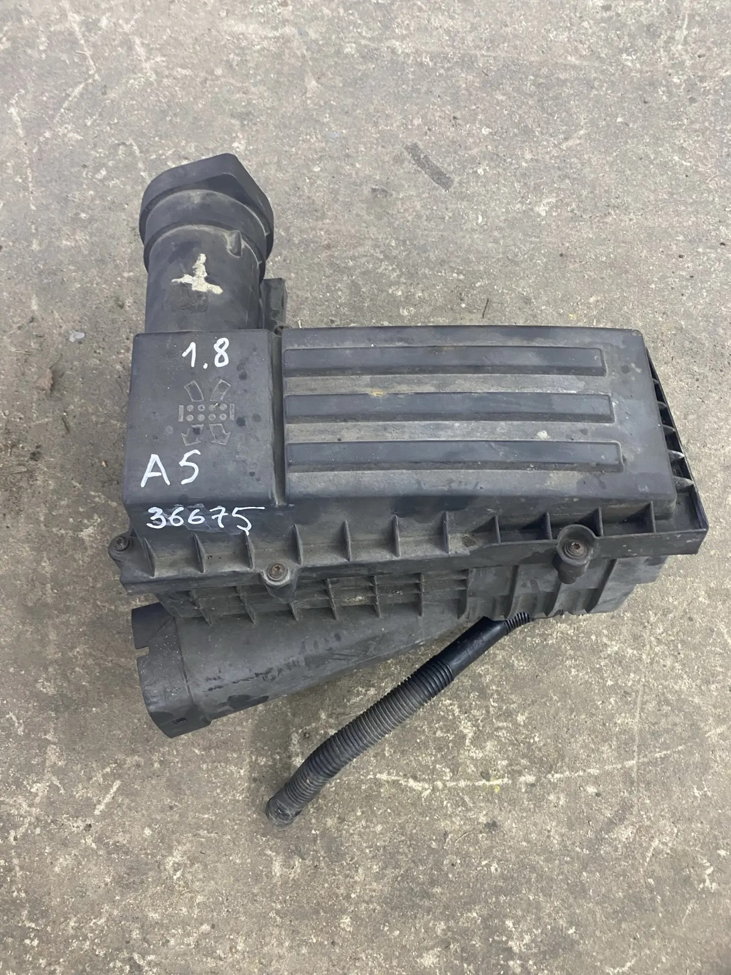 Audi A3 (8PA) Корпус воздушного фильтра A3 [8PA]  2004-2013;Passat [B6] 2005-2010;A3 [8P1] 2003-2013;Tiguan 2007-2011;Octavia (A5 1Z-) 2004-2013 Altea 2004-2015 1K0129607AG