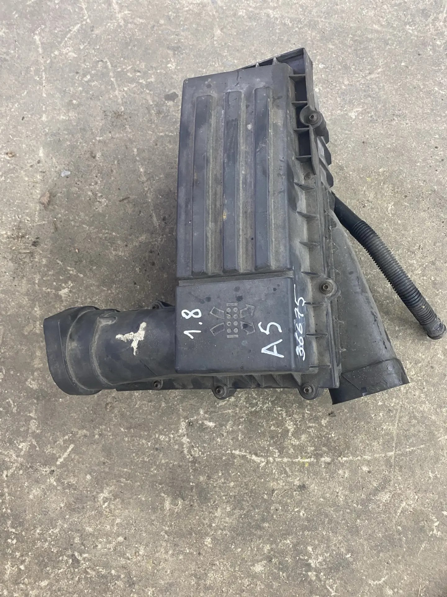 Audi A3 (8PA) Корпус воздушного фильтра A3 [8PA]  2004-2013;Passat [B6] 2005-2010;A3 [8P1] 2003-2013;Tiguan 2007-2011;Octavia (A5 1Z-) 2004-2013 Altea 2004-2015 1K0129607AG