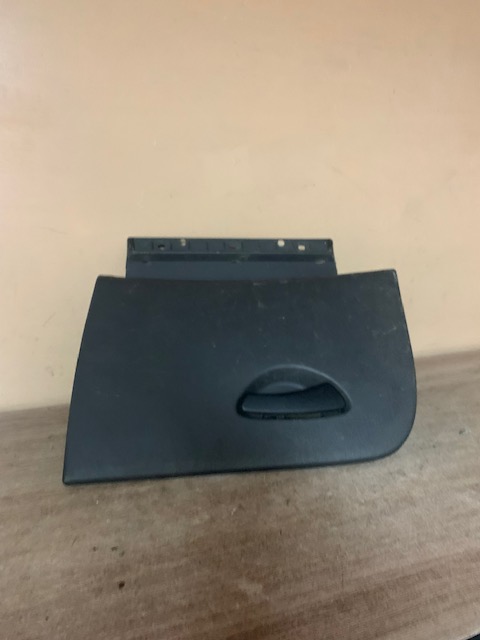 Ford Fiesta 2008-2019 Бардачок Focus I 1998-2005 (В ТОРПЕДО 1333343)