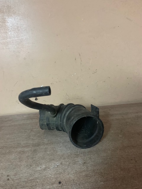 Mazda 626 (GF) Патрубок воздушного фильтра Mazda 626 GF 2.0 FS  FS1G13220