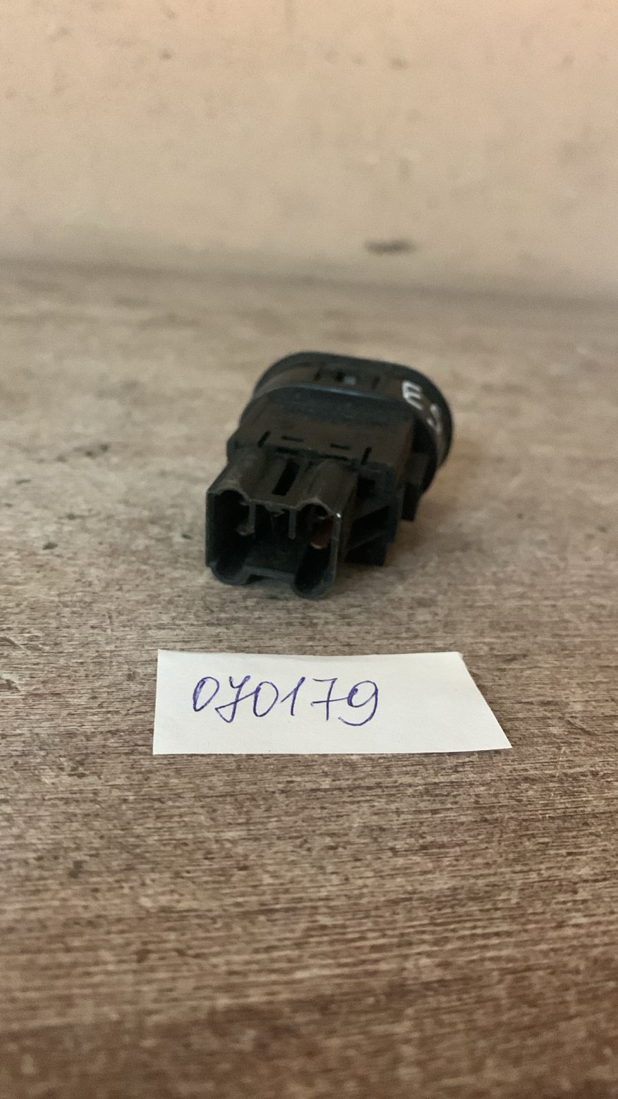 Daewoo Espero Кнопка противотуманок Espero 1991-1999 (ПЕРЕДНИЕ) 96083254