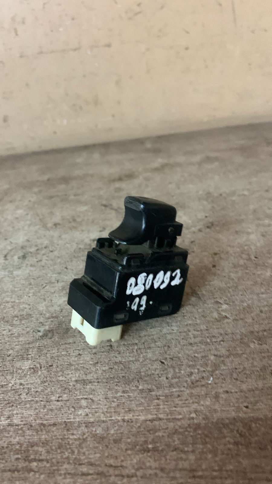 Hyundai Accent 2000- (+ ТАГАЗ) Кнопка стеклоподъемника Accent II (+ТАГАЗ) 2000-2012 (ЗАДНЯЯ) 9358025015PK