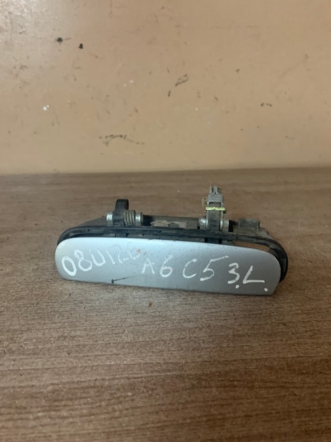 Audi A6 [C5] Ручка двери задней наружная левая  для Audi A6 [C5] 1997-2004 4B0839205 с кронштейном