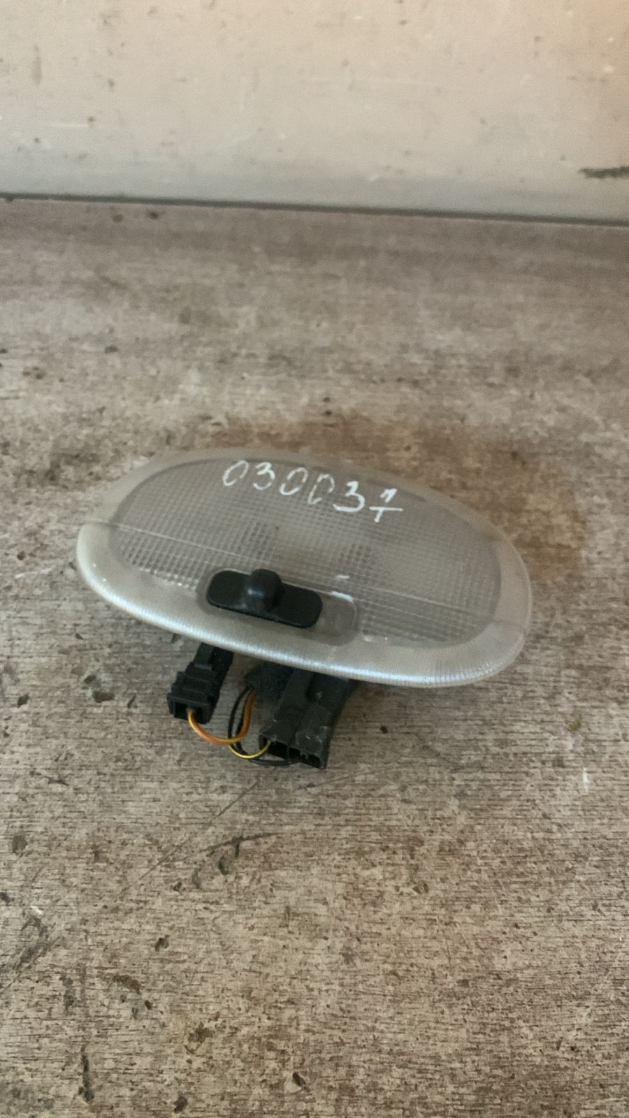 Ford Mondeo III Плафон салонный Focus I 1998-2004;Fusion 2002>;Mondeo III 2000-2007;Fiesta 2001-2007 (XS4113776BA задний)
