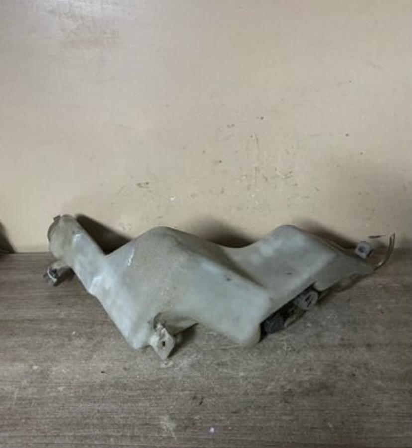 Бачок омывателя Nissan Largo VNW30  289105C000