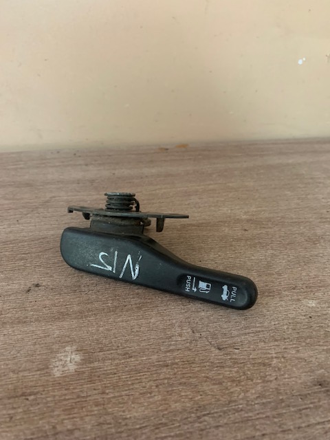 Nissan Almera N15 Ручка открывания лючка бензобака  Almera N15 1995-2000  8464041F01